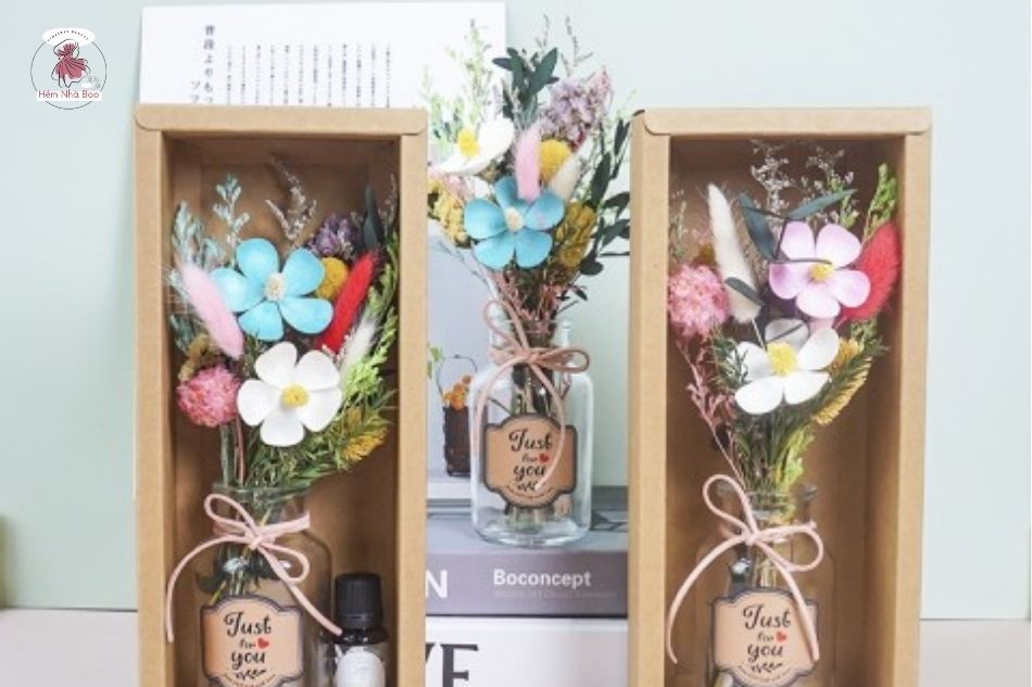 Box hoa khô kết hợp quà tặng (gấu bông, nến, móc khoá)
