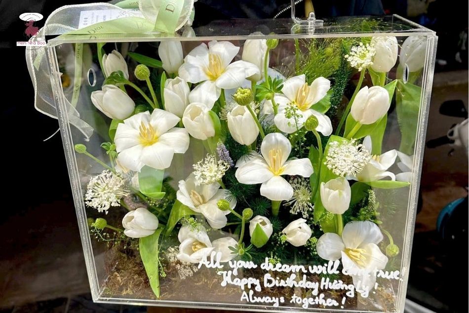 Ý tưởng kết hợp box hoa tulip thành set quà độc đáo